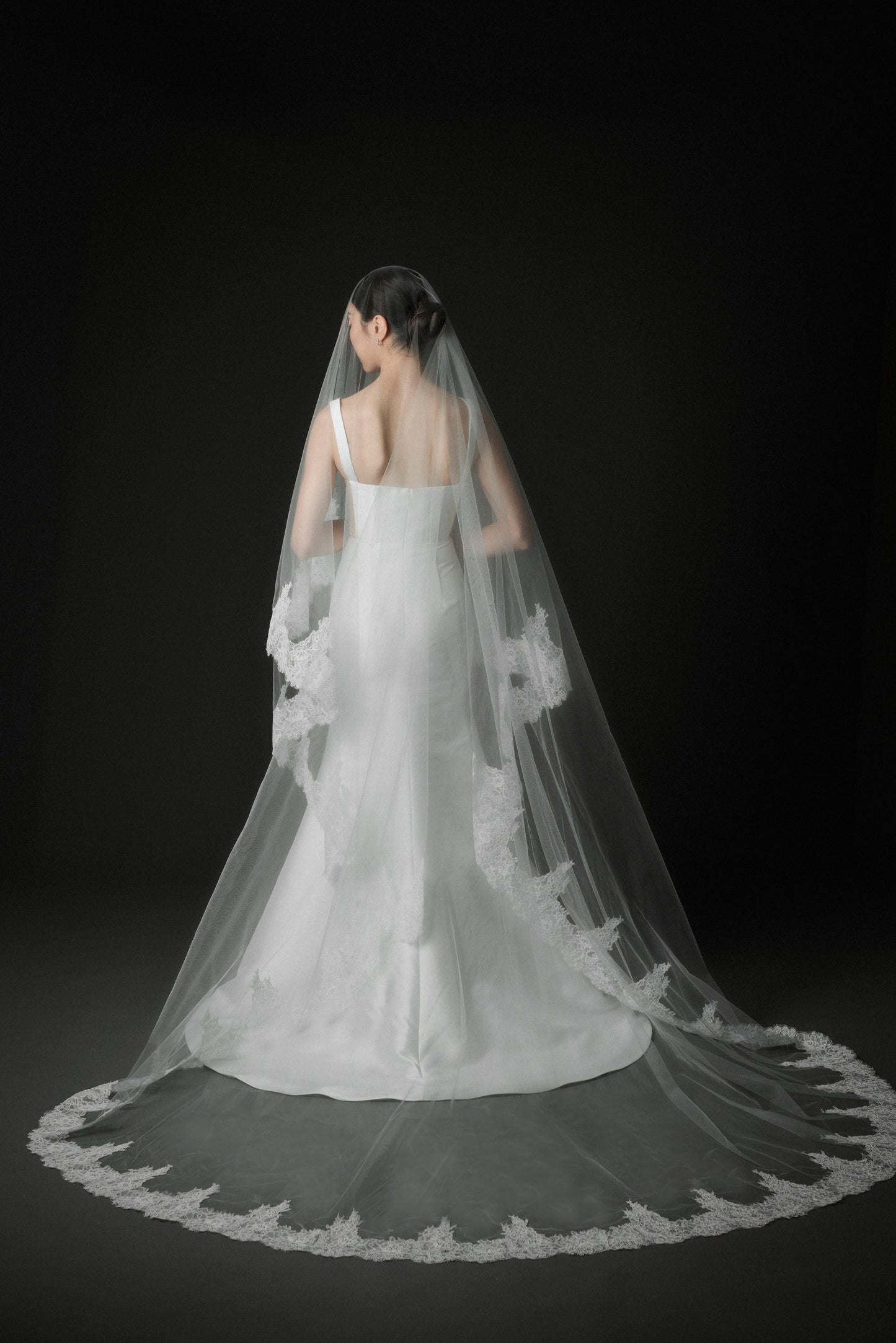 Elizabeth Scallop Lace Veil