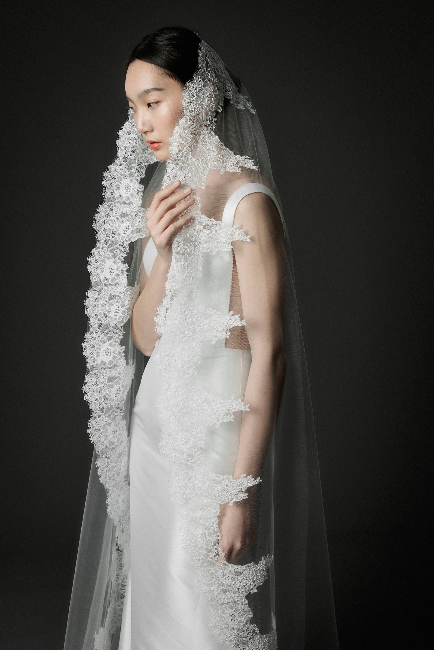 Elizabeth Scallop Lace Veil