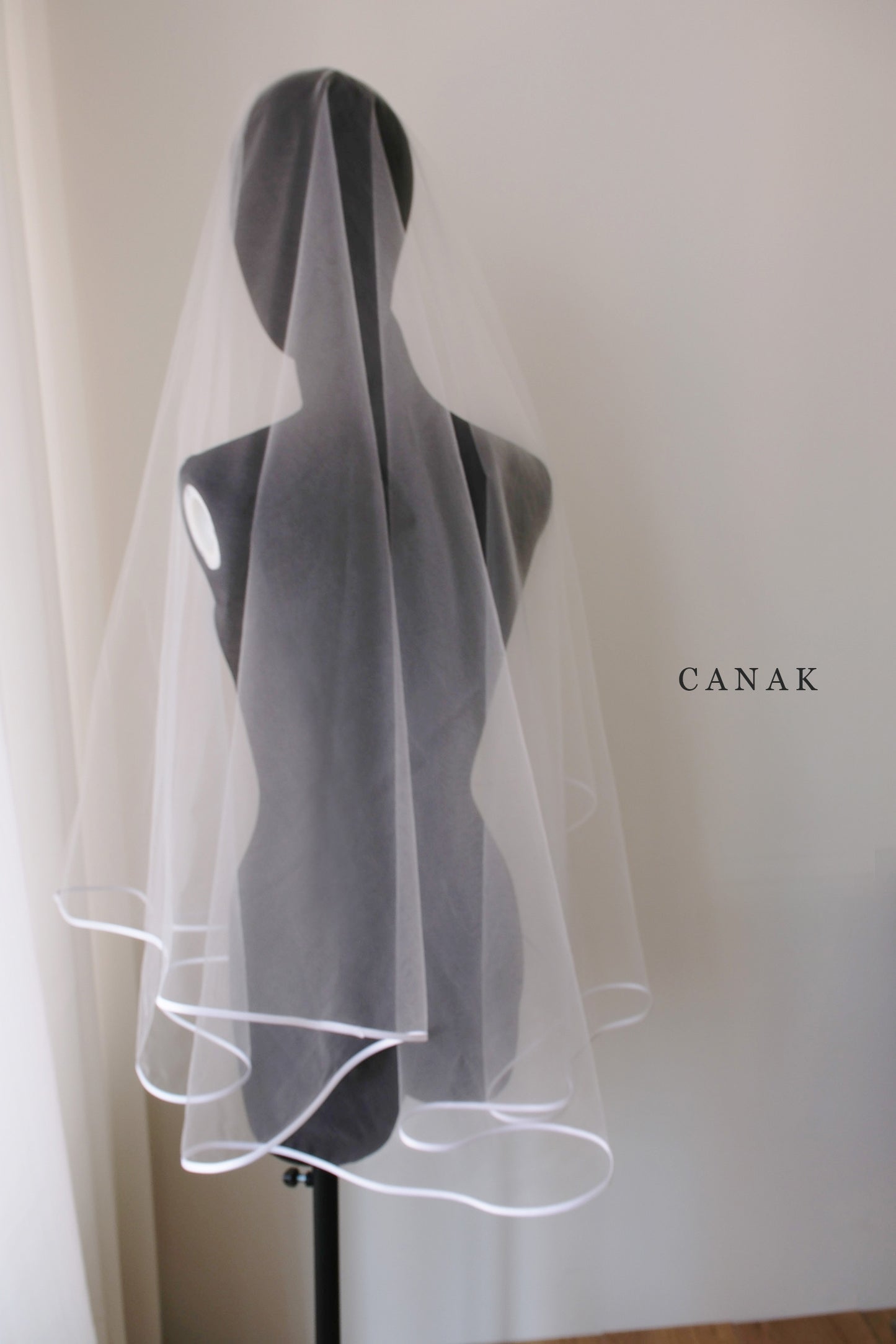 The Petite Edge: 5mm Satin Trim Veil