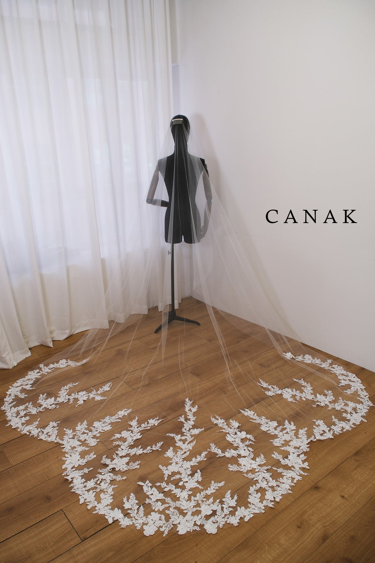 Elysia Lace Veil (made to order)