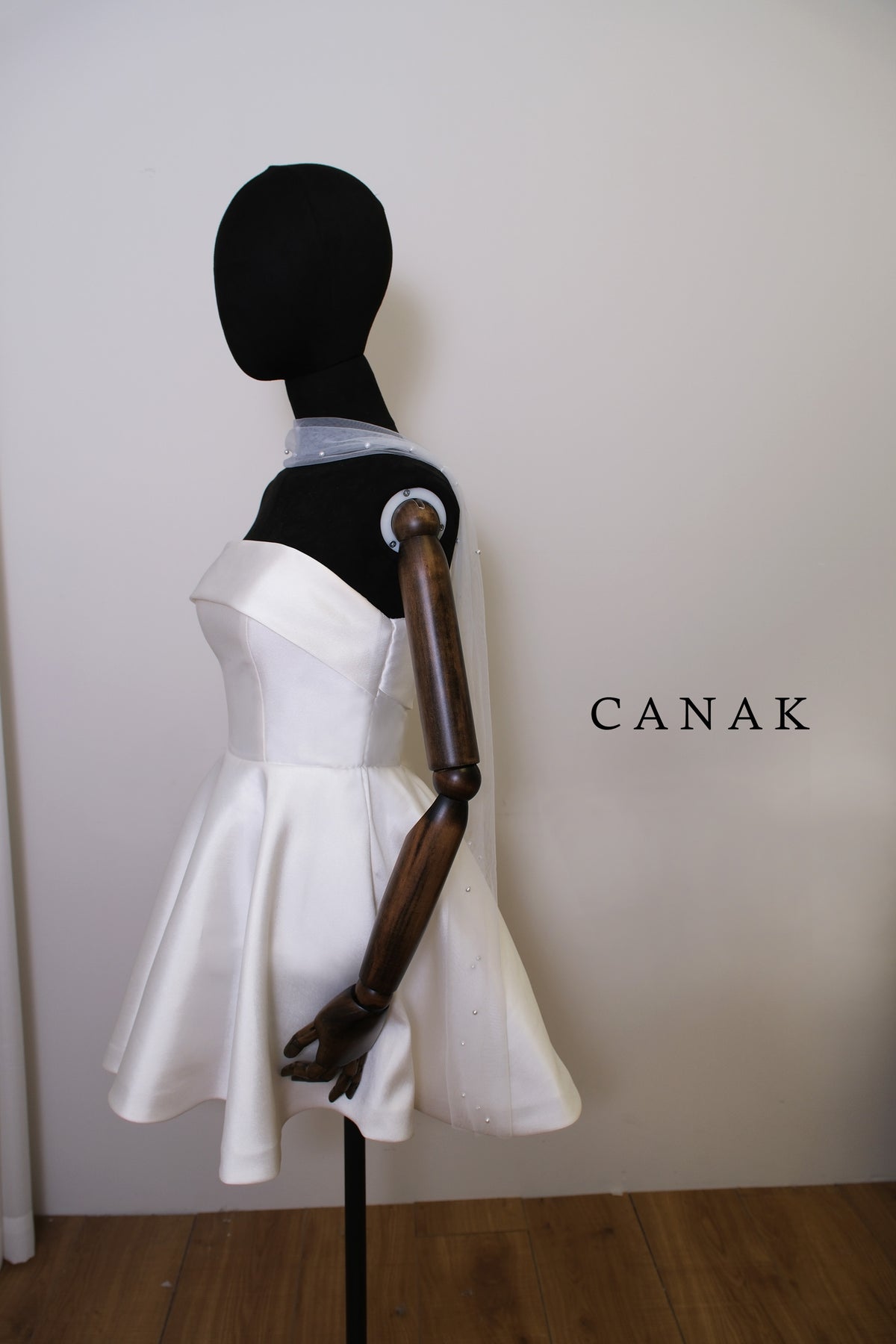Aura Pearl Tulle Scarf