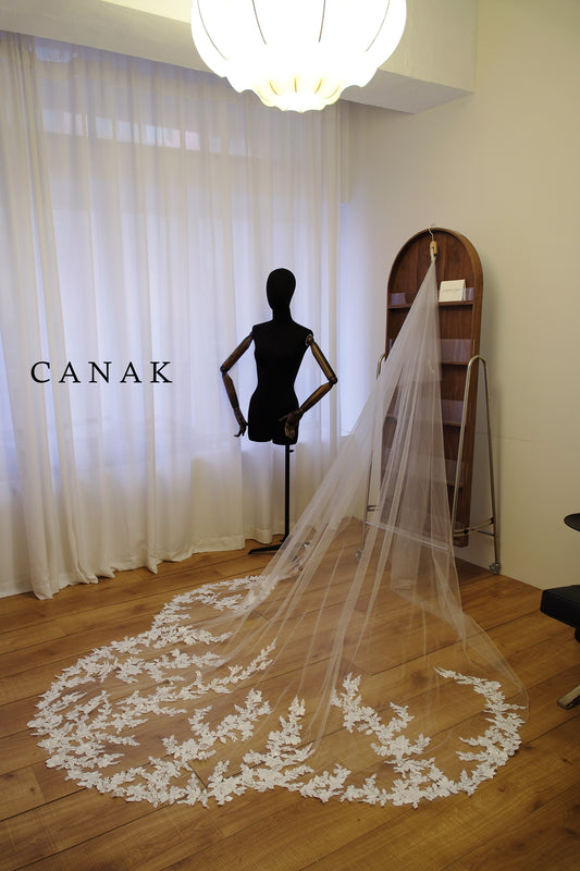 Elysia Lace Veil (made to order)