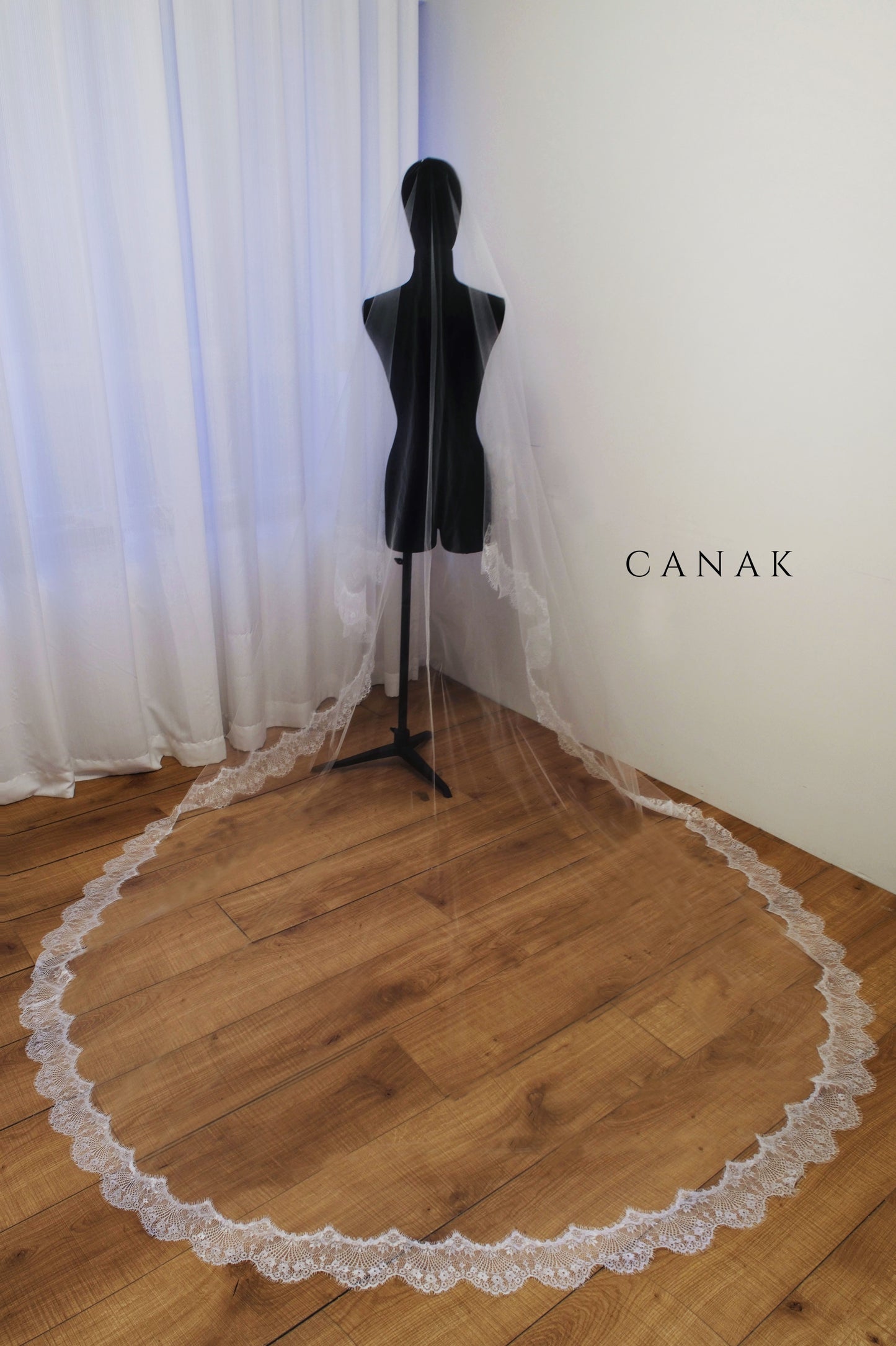 Tiana Eyelash Lace Veil