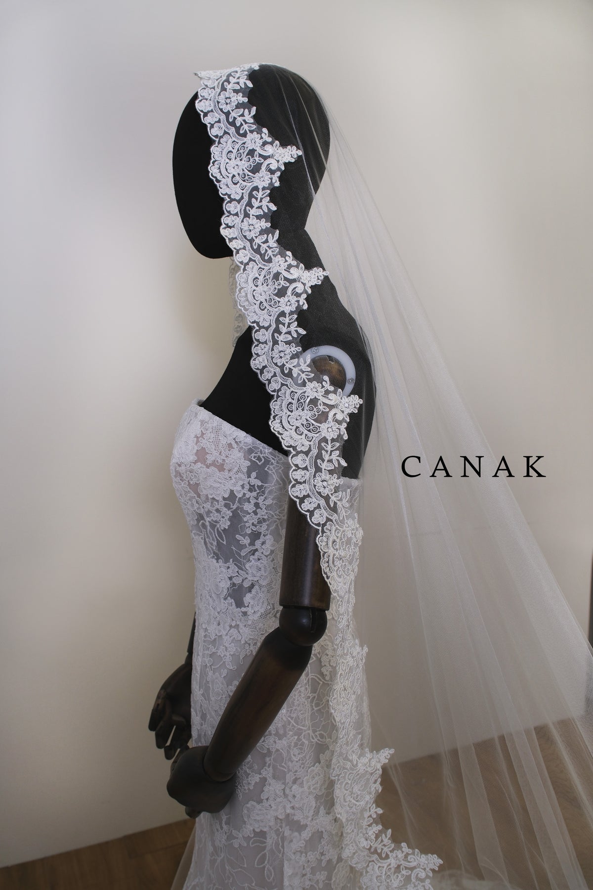 Victoria Lace Veil (made to order)