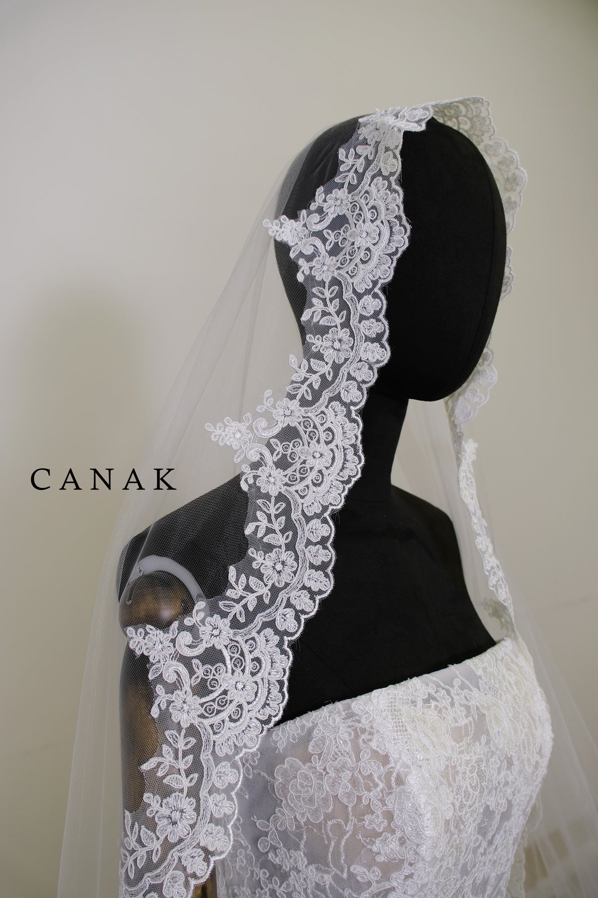 Victoria Lace Veil (made to order)