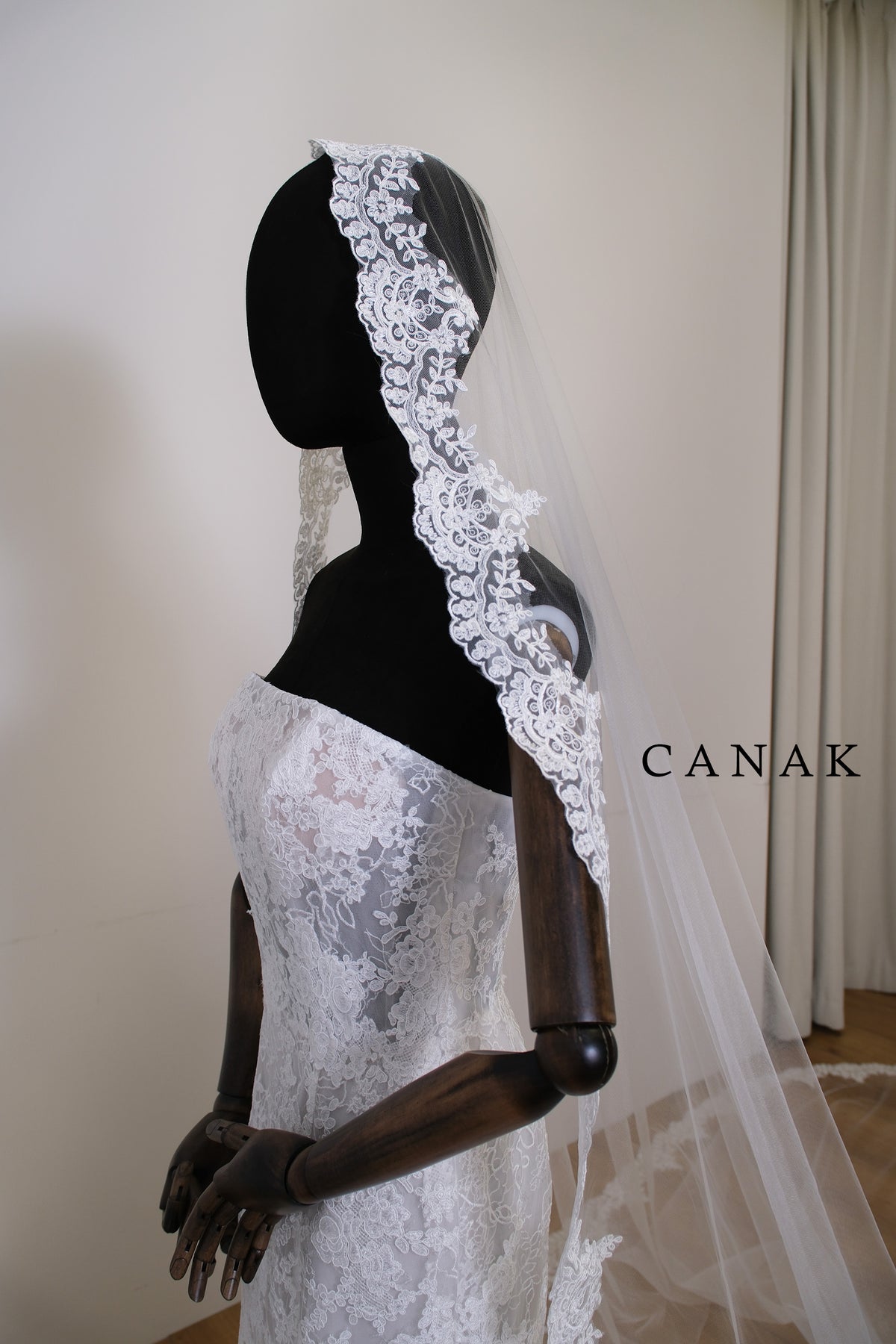 Victoria Lace Veil (made to order)