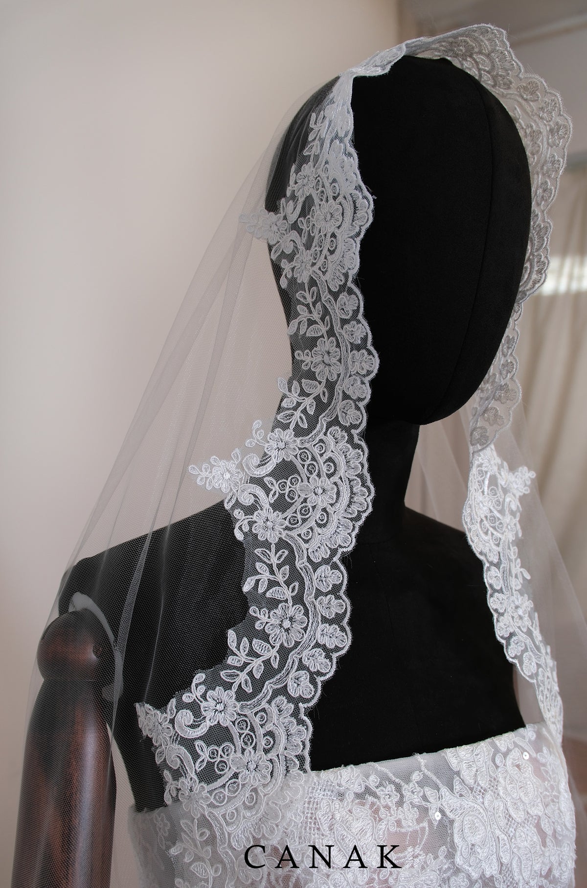 Victoria Lace Veil (made to order)
